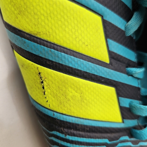 Size 9.5 Adidas indoor soccer shoe - Picture 3 of 6